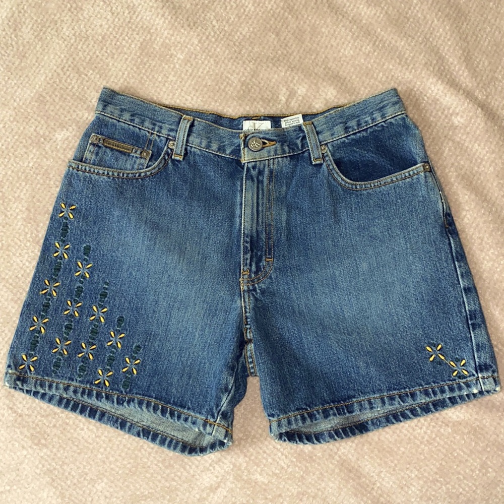 womans calvin klein jean shorts - size 6-